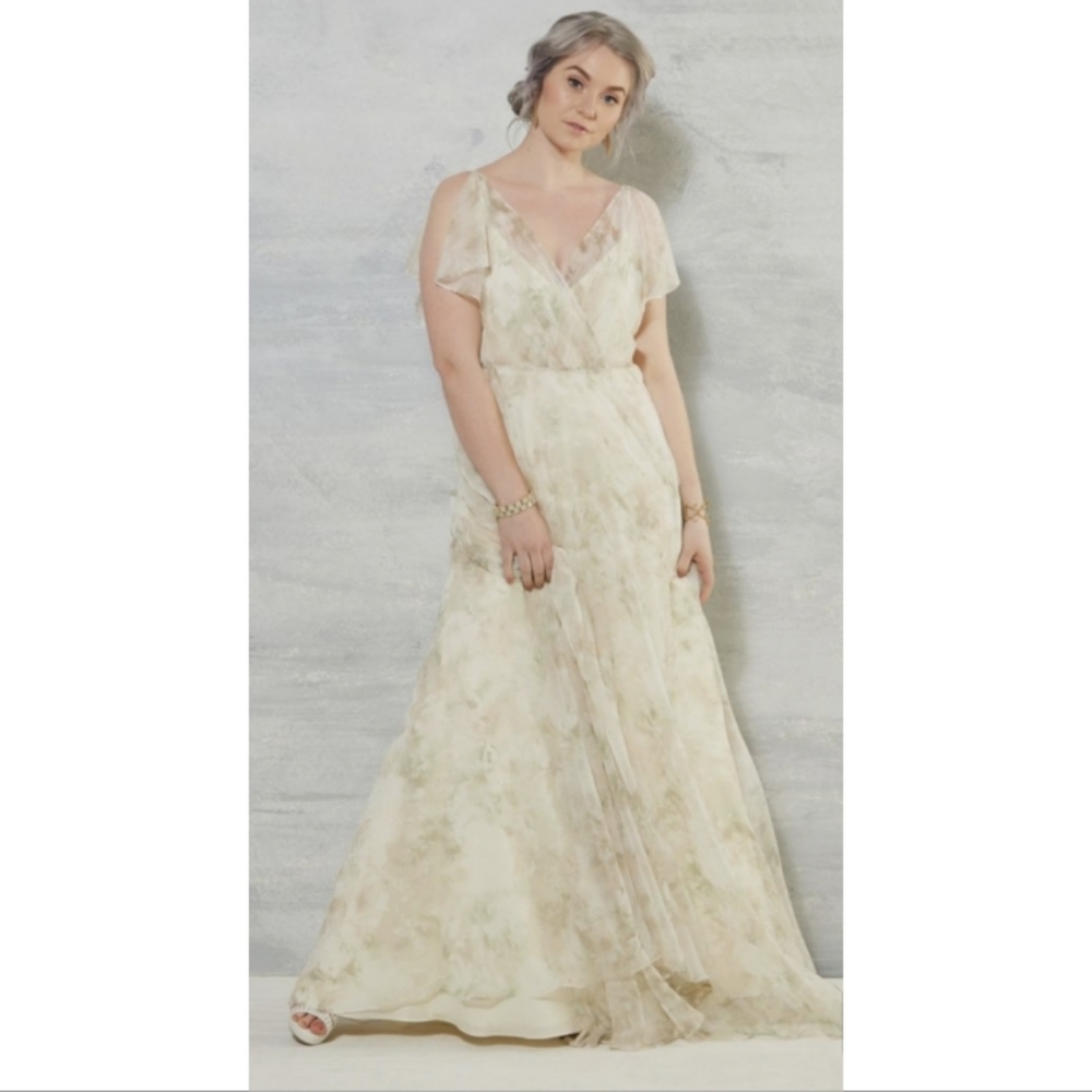 ModCloth Gorgeous Ivory wedding gown Size 14